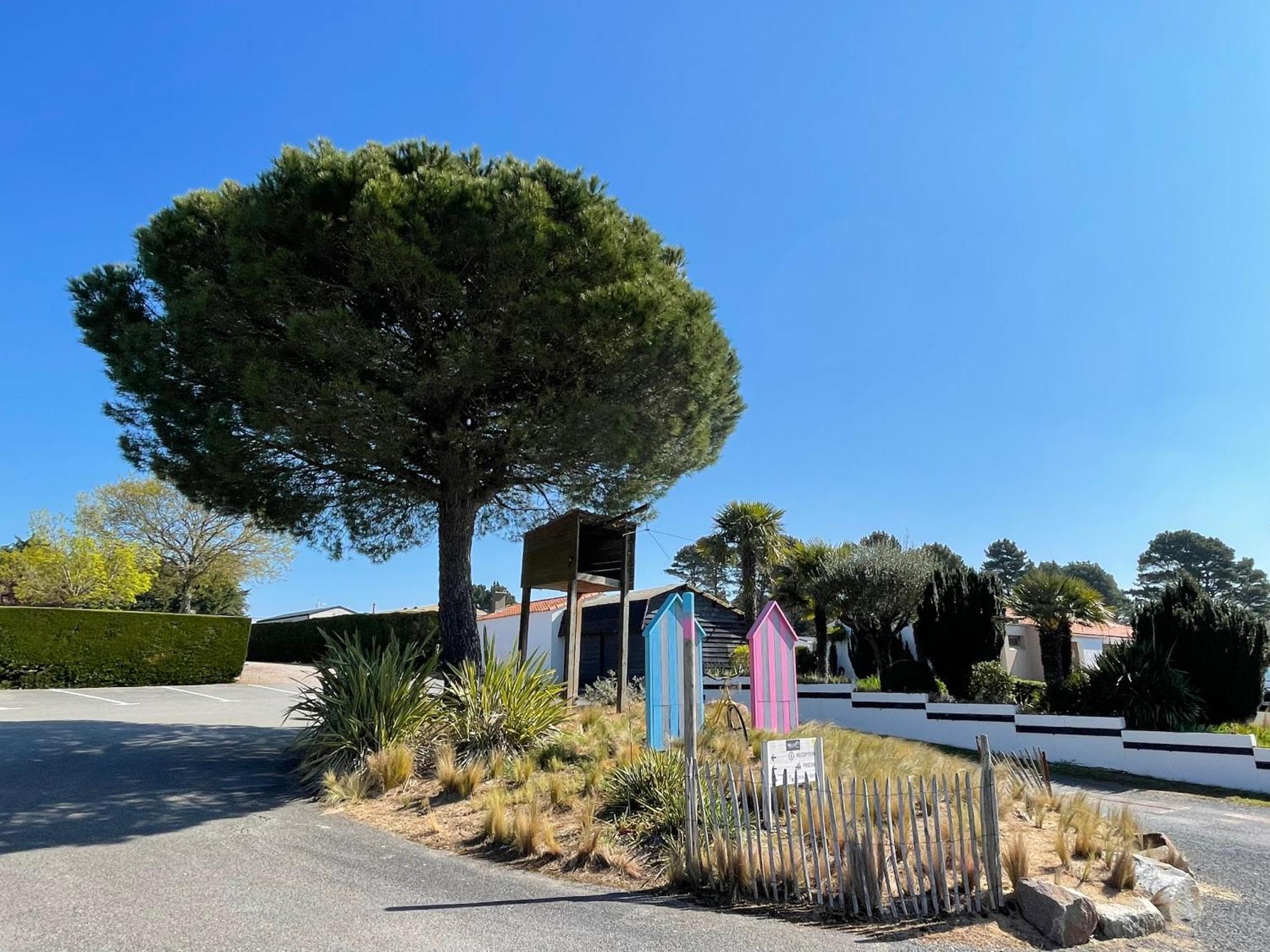 Camping Les Brillas Les Moutiers Exteriér fotografie