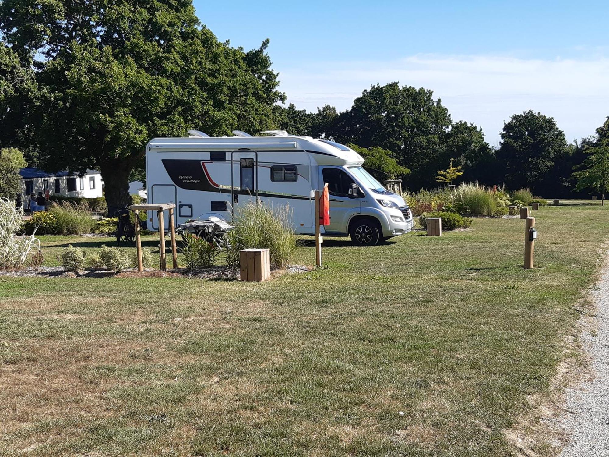 Camping Les Brillas Les Moutiers Exteriér fotografie
